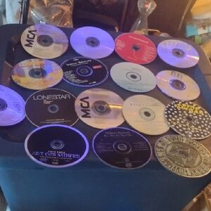 16 Country & Western CDs